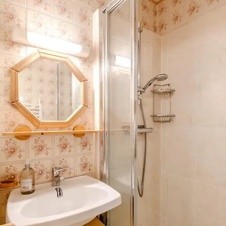 - Station De Accessible A Pied *